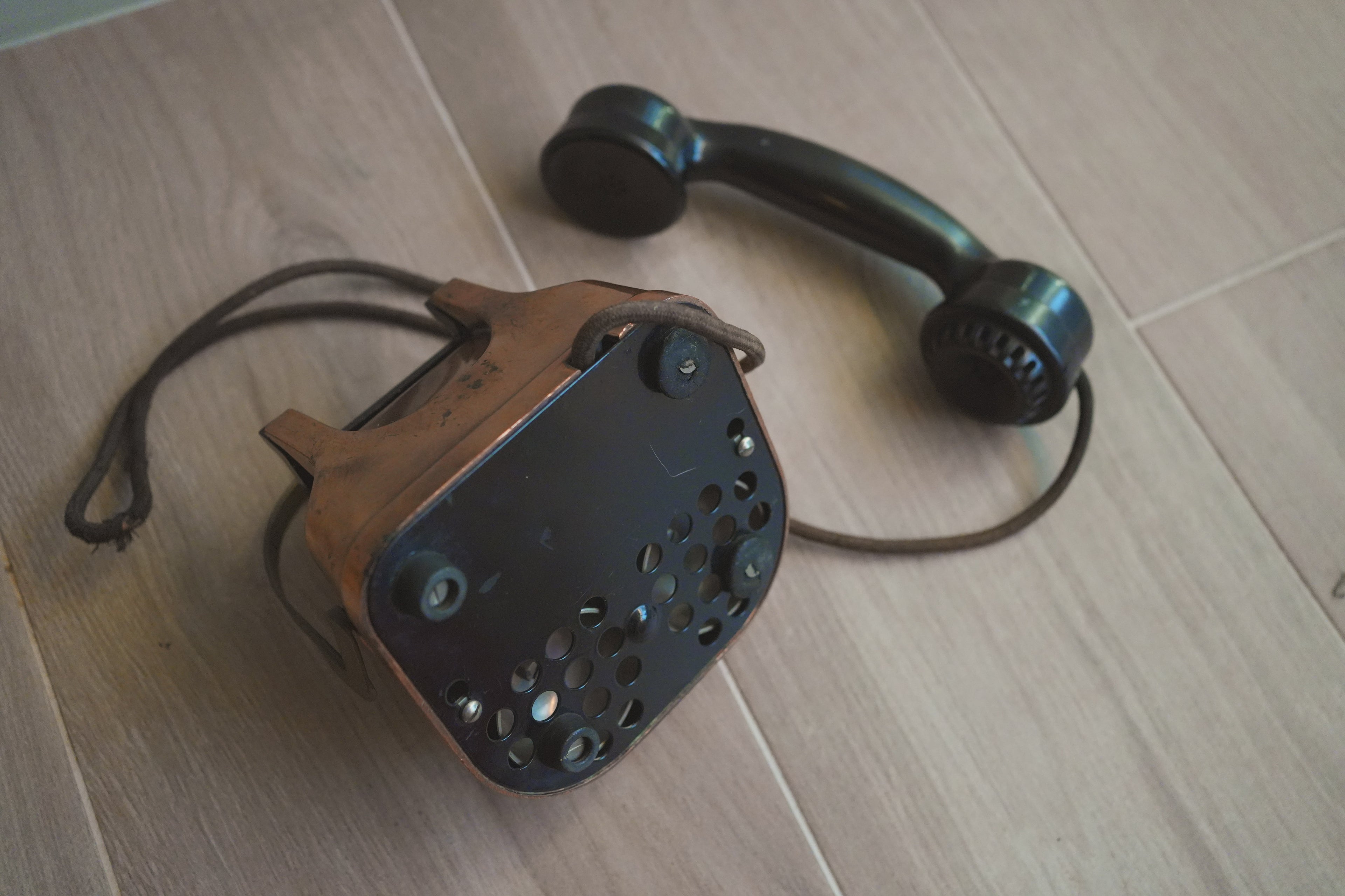 古董_哥本哈根的聲音：丹麥 KTAS D30 銅身電話