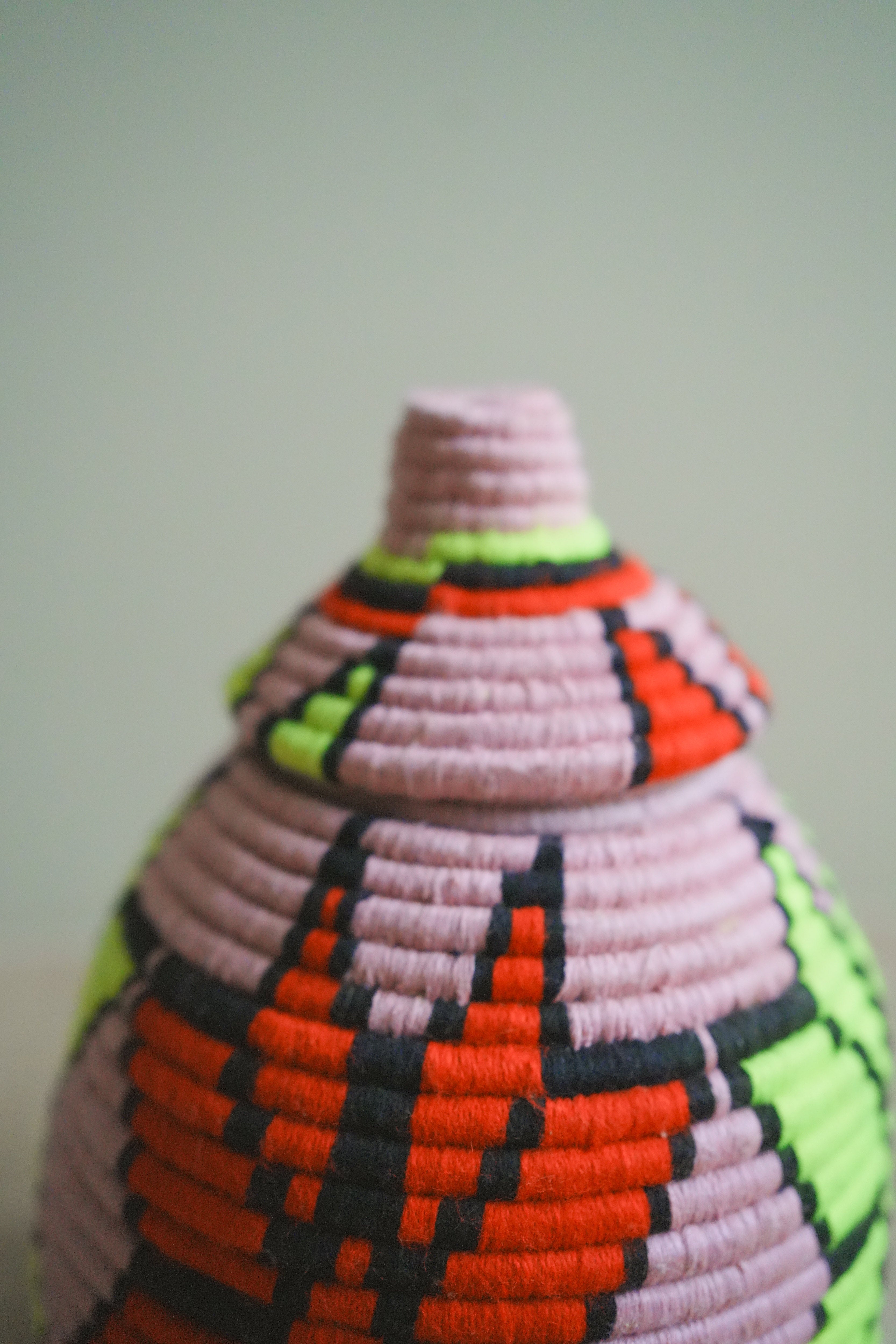 北非手工藝【B】Smal 草編彩織置物籃 (帶蓋)_紫黃星星_粉