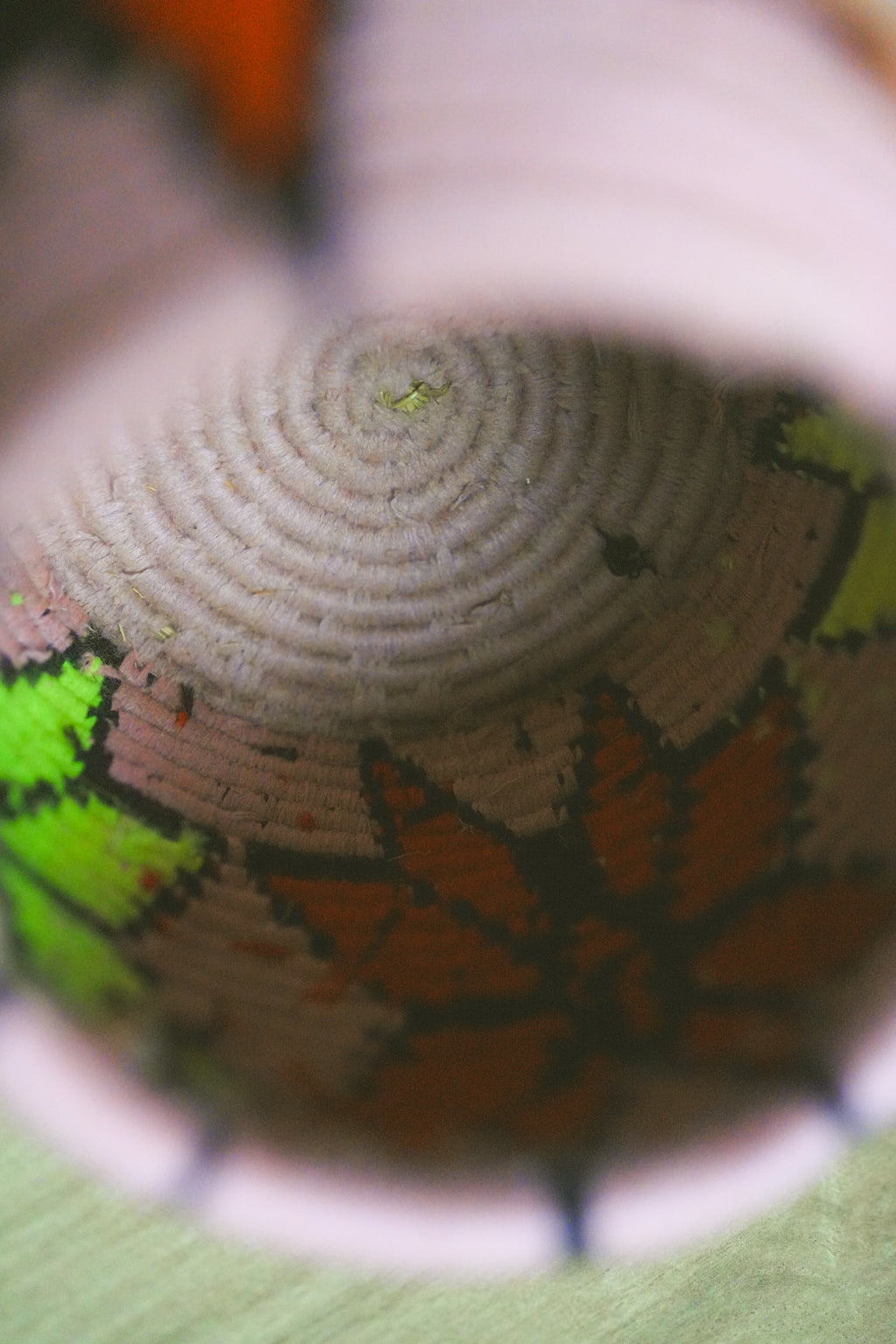 北非手工藝【B】Smal 草編彩織置物籃 (帶蓋)_紫黃星星_粉