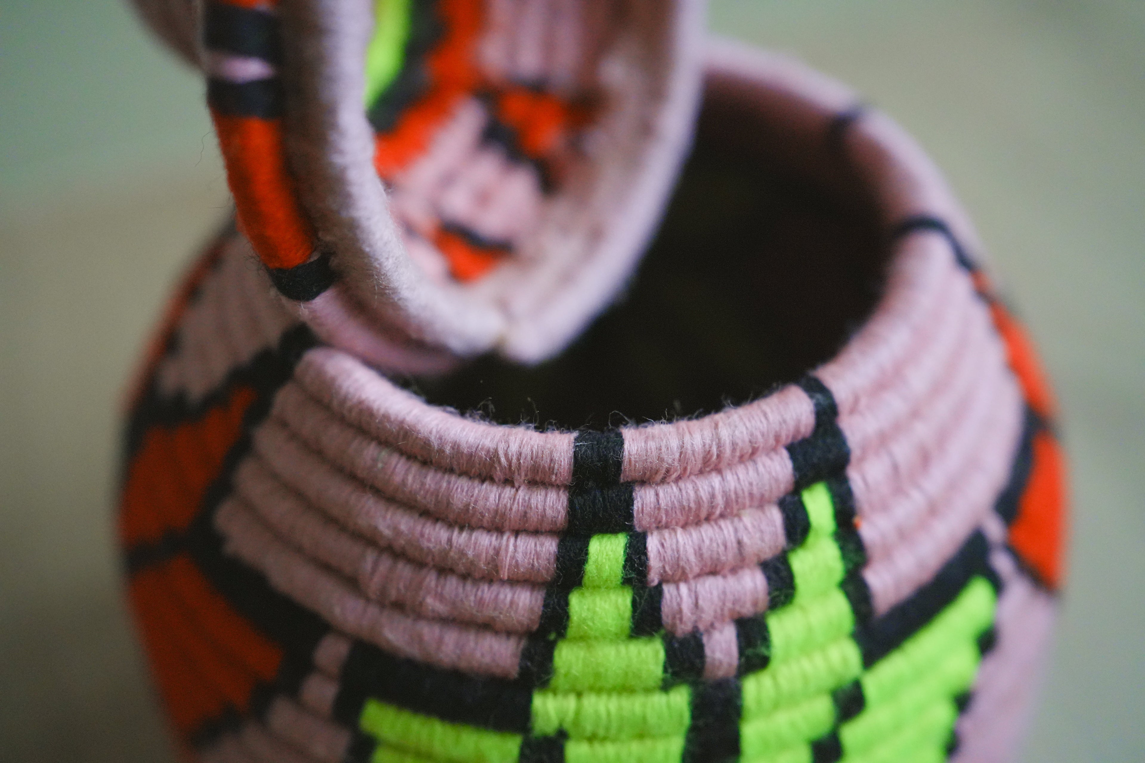 北非手工藝【B】Smal 草編彩織置物籃 (帶蓋)_紫黃星星_粉