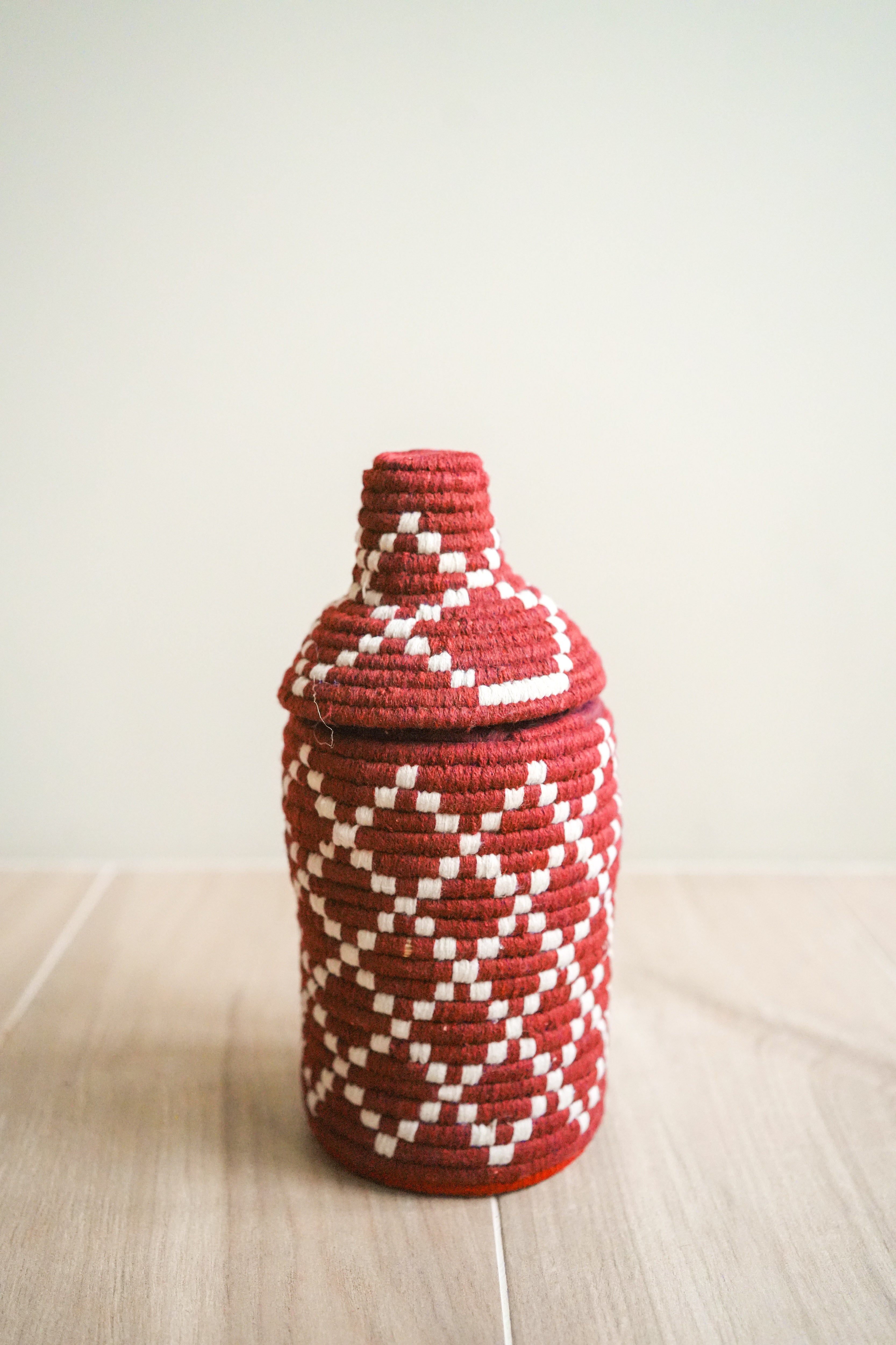 北非手工藝【D】Smal 草編彩織置物籃 (帶蓋)_菱格_深紅