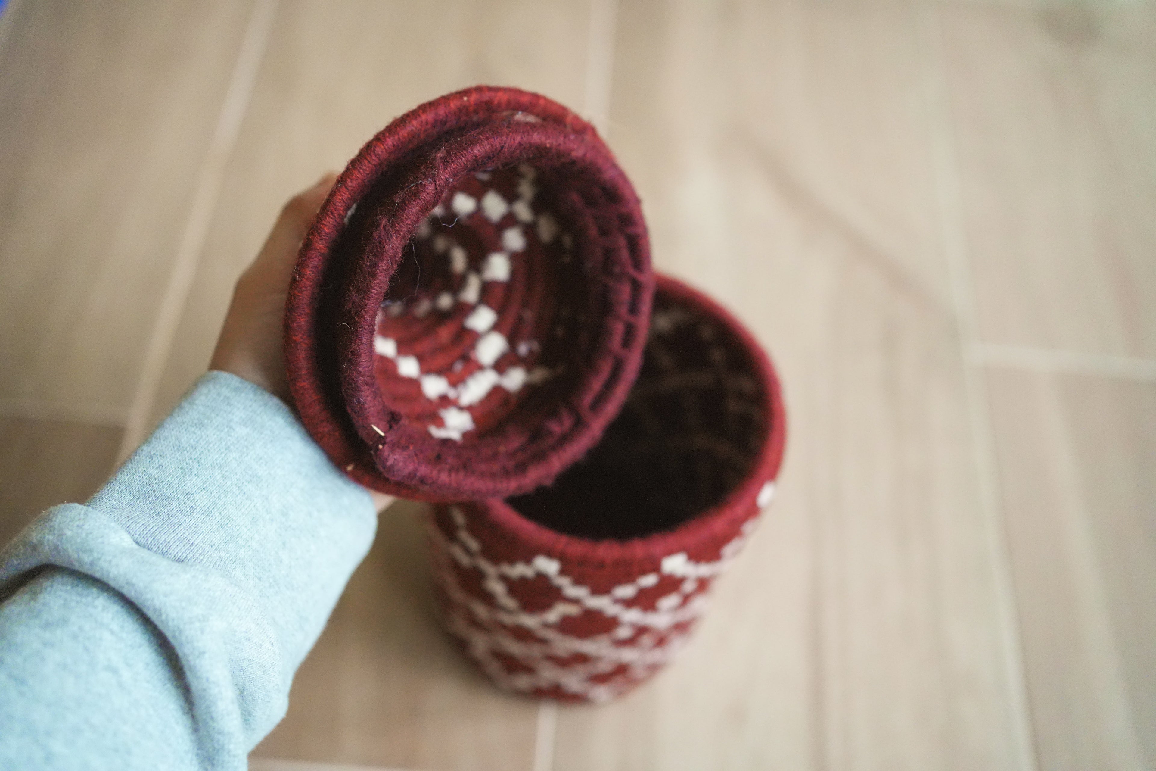 北非手工藝【D】Smal 草編彩織置物籃 (帶蓋)_菱格_深紅