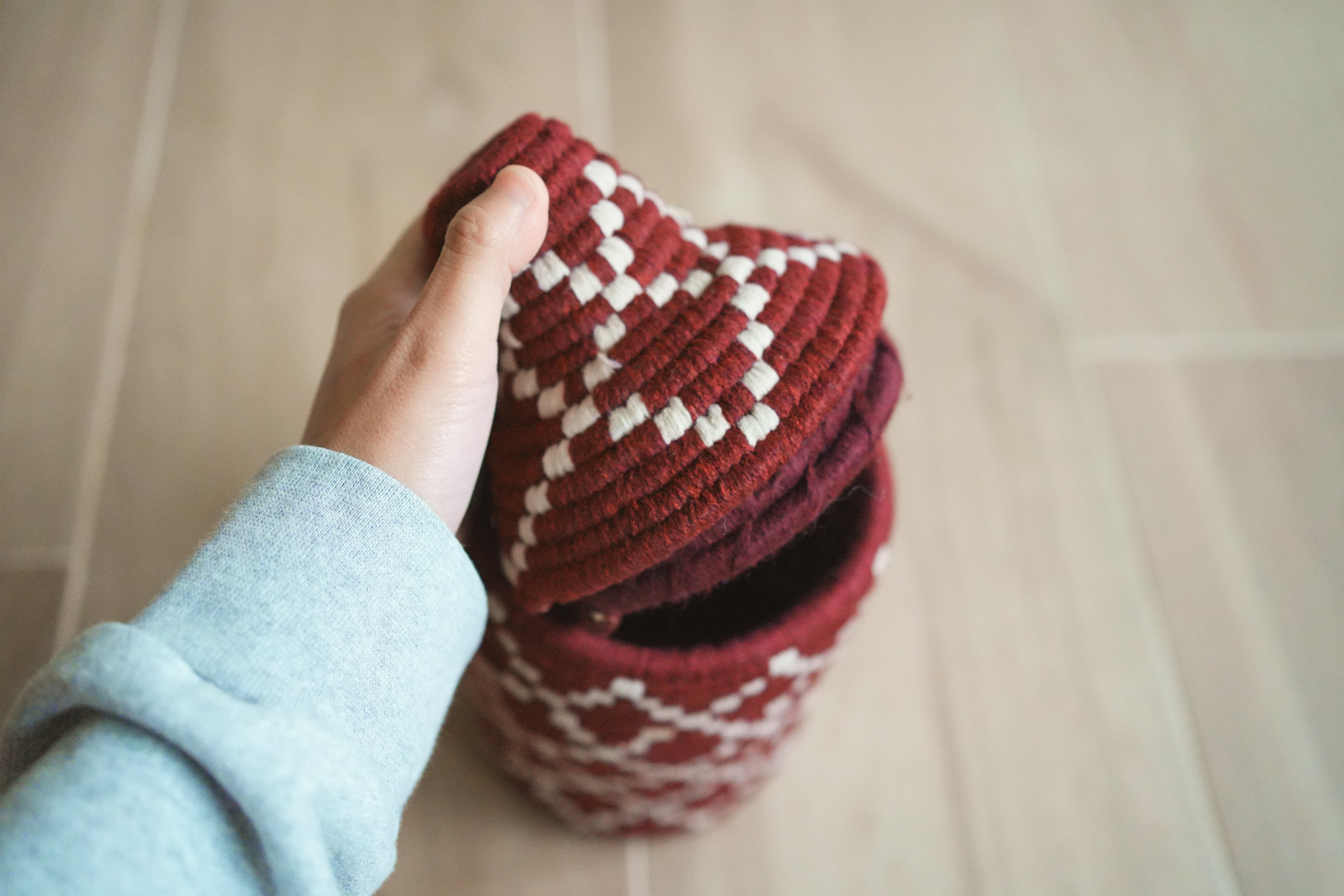 北非手工藝【D】Smal 草編彩織置物籃 (帶蓋)_菱格_深紅