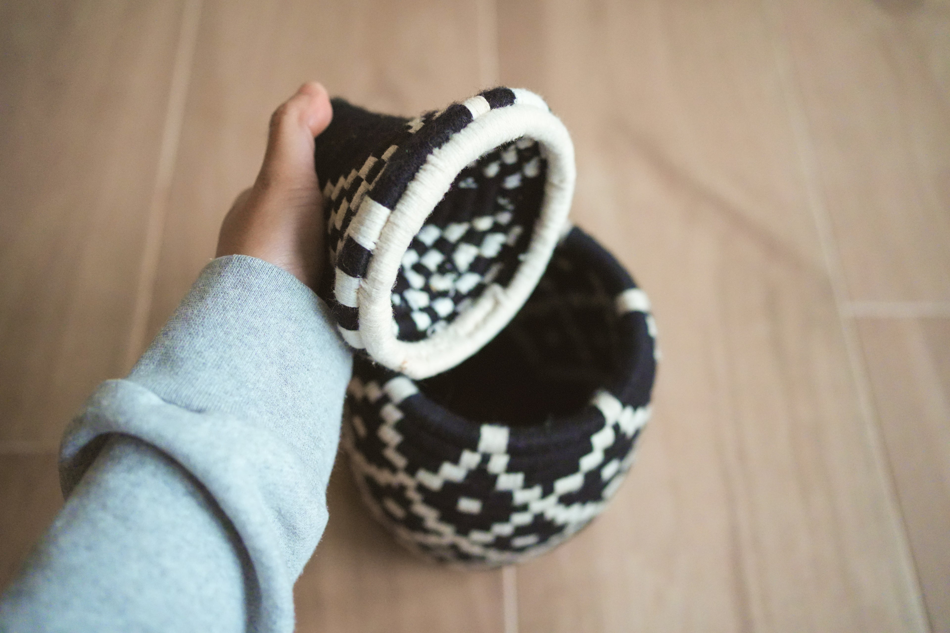 北非手工藝【E】Smal 草編彩織置物籃 (帶蓋)_菱格點點_黑