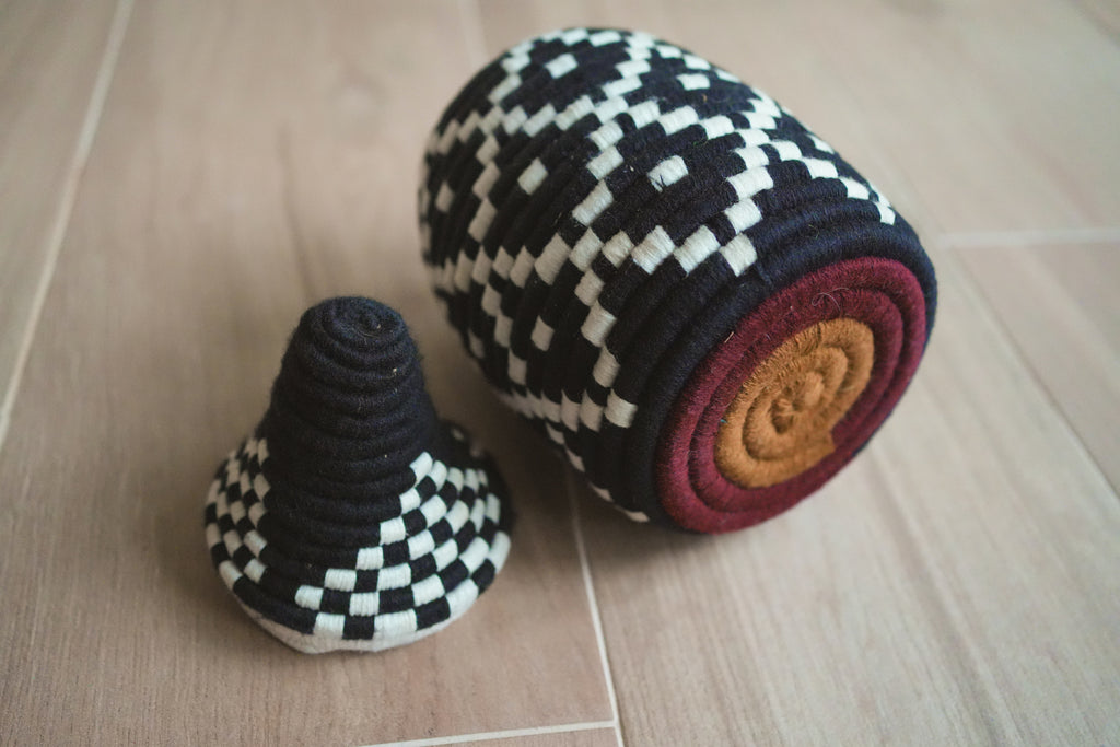 北非手工藝【E】Smal 草編彩織置物籃 (帶蓋)_菱格點點_黑