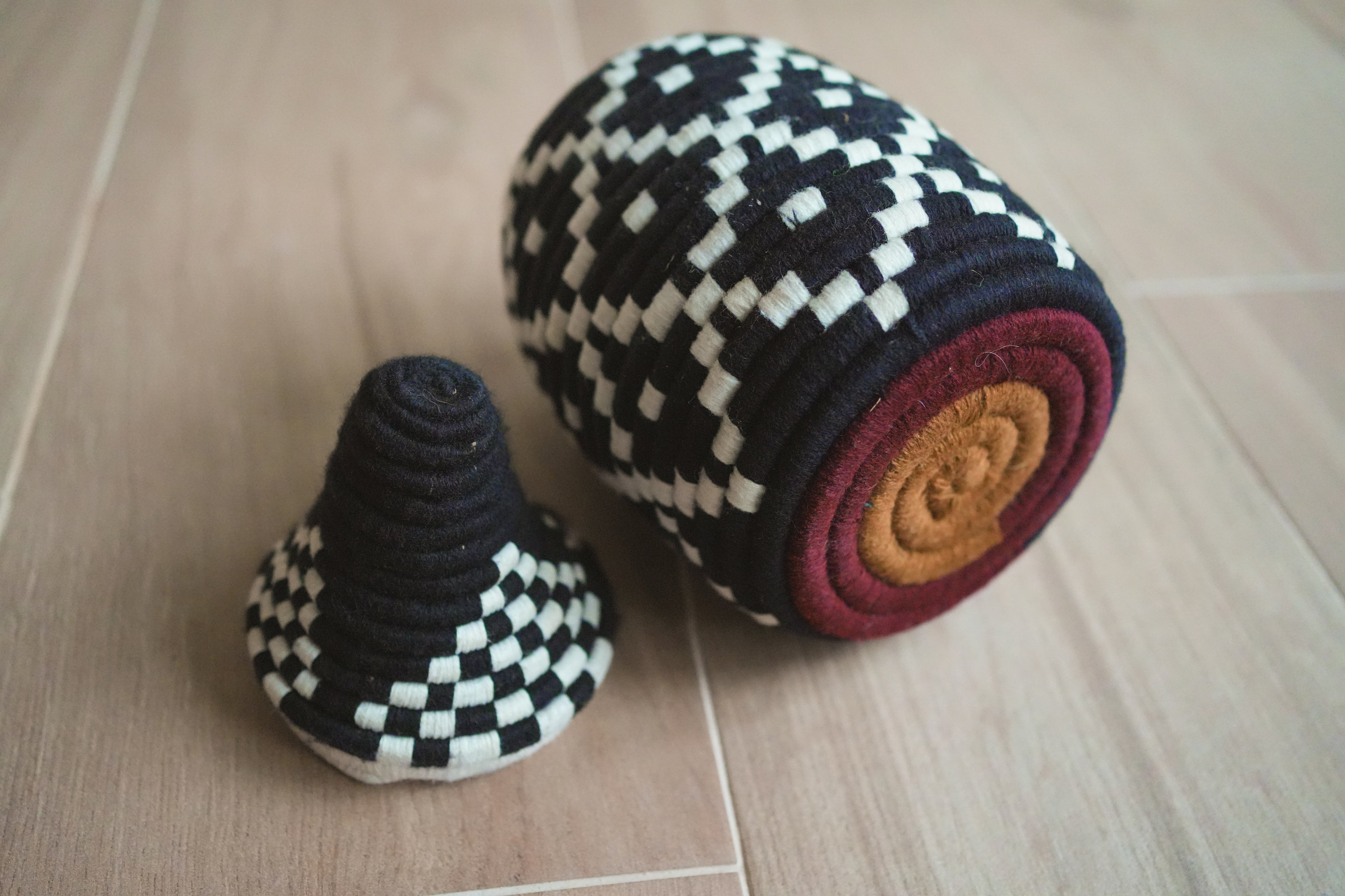 北非手工藝【E】Smal 草編彩織置物籃 (帶蓋)_菱格點點_黑