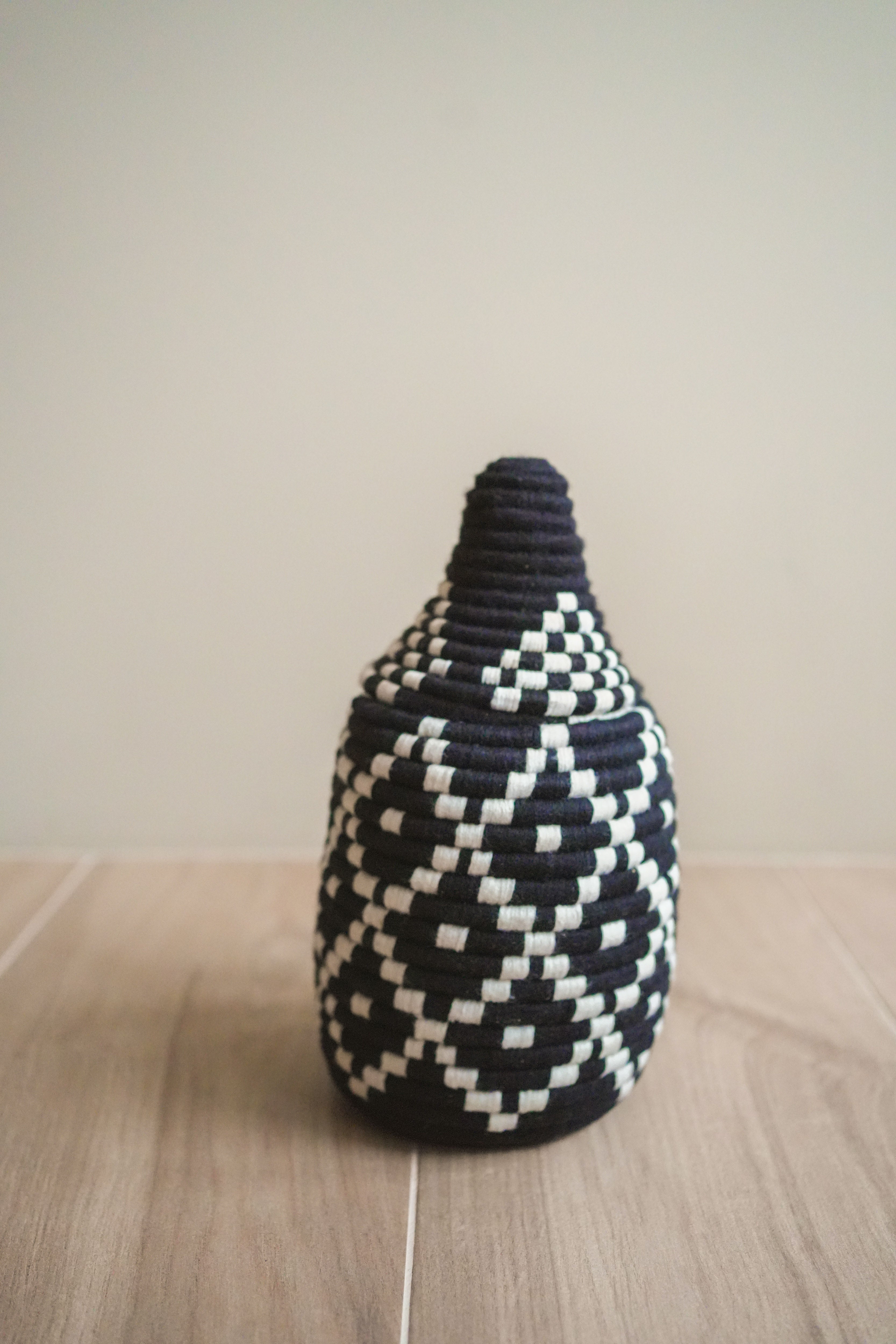 北非手工藝【E】Smal 草編彩織置物籃 (帶蓋)_菱格點點_黑