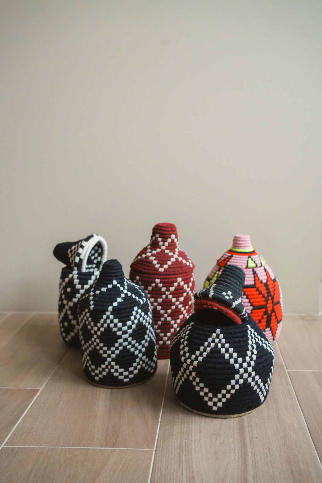 北非手工藝【C】Smal 草編彩織置物籃 (帶蓋)_大菱形_黑